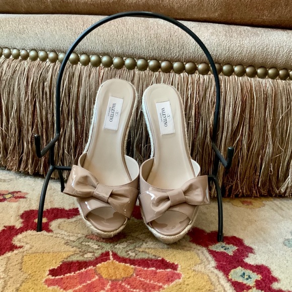 VALENTINO wedges, sz 7, perfect color w/ gorgeous bow. Perfect for summer! - Picture 4 of 8